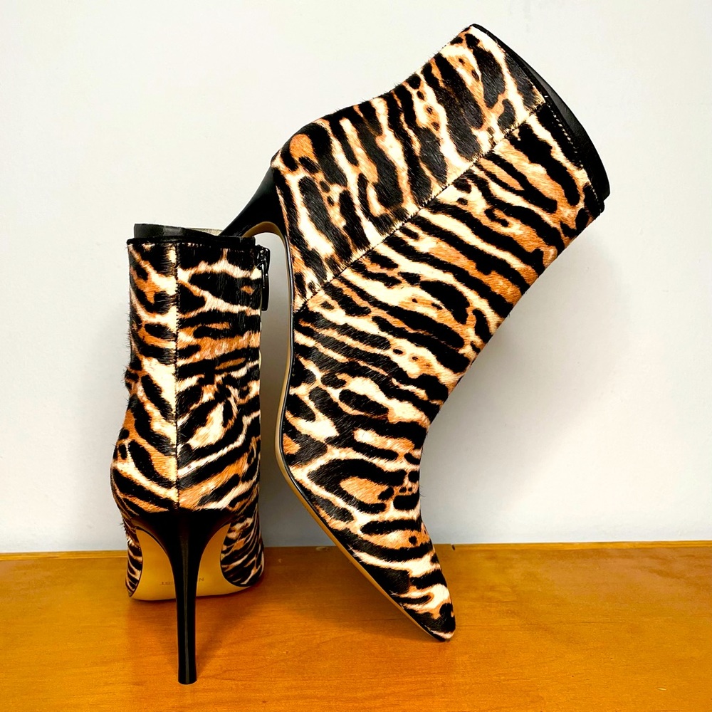 Nine West Animal Faux Fur Heeled Pointy Toe Bootie (Size 8)